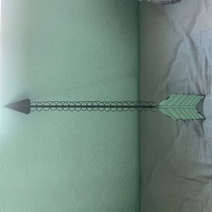 Arrow wall decor
